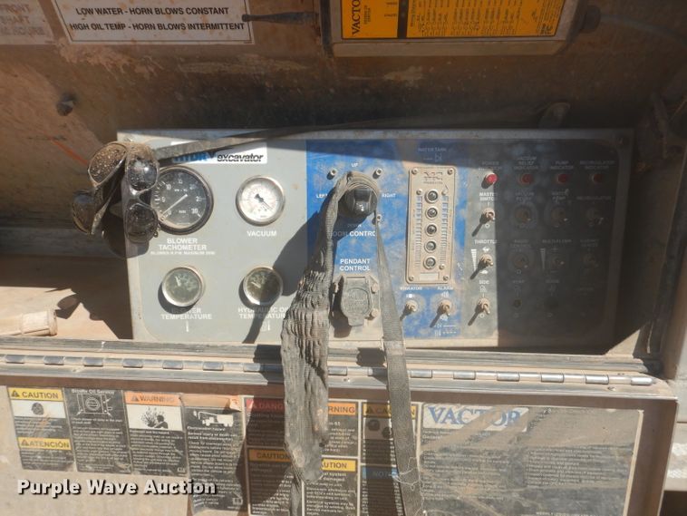 image for item DJ8828 2009 International 7600  hydrovac truck