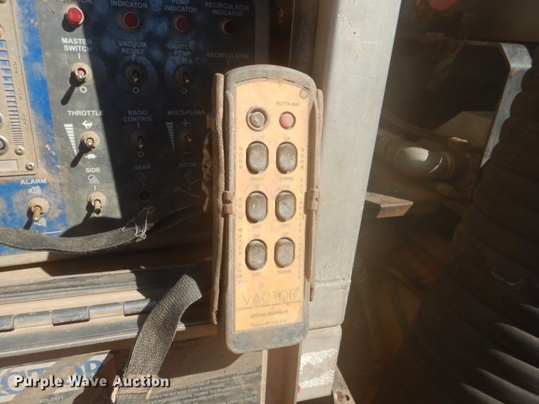 image for item DJ8828 2009 International 7600  hydrovac truck