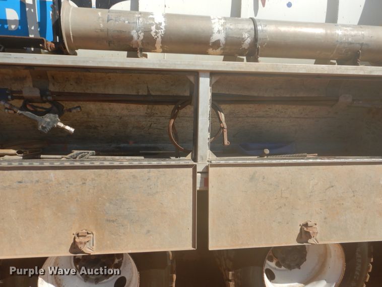 image for item DJ8828 2009 International 7600  hydrovac truck