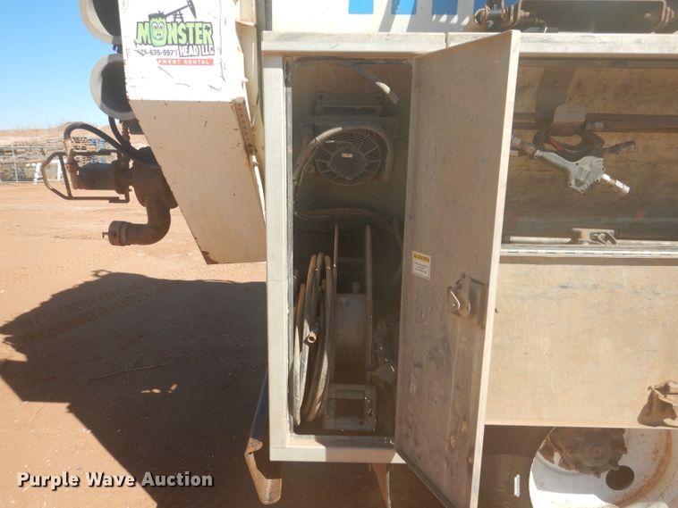 image for item DJ8828 2009 International 7600  hydrovac truck