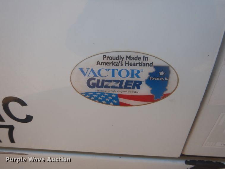 image for item DJ8828 2009 International 7600  hydrovac truck