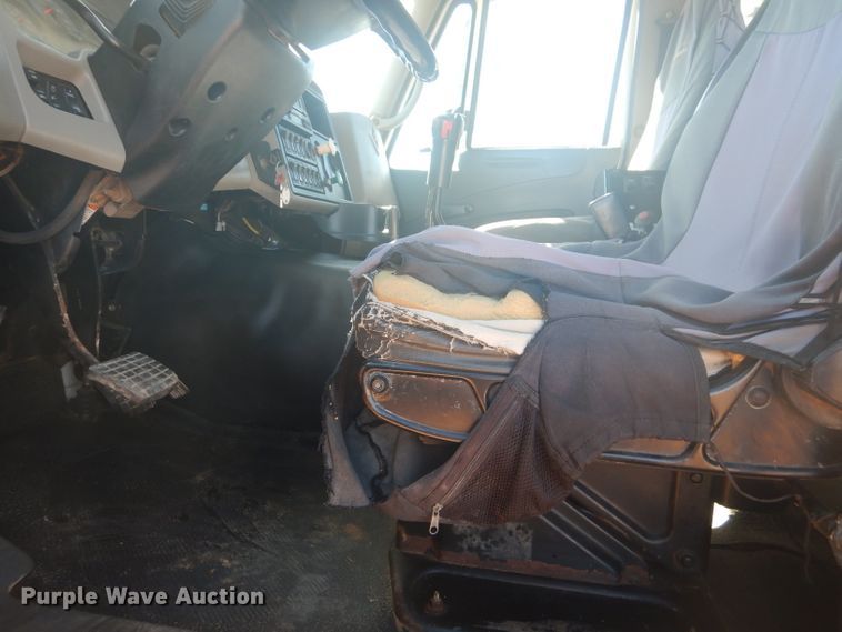 image for item DJ8828 2009 International 7600  hydrovac truck