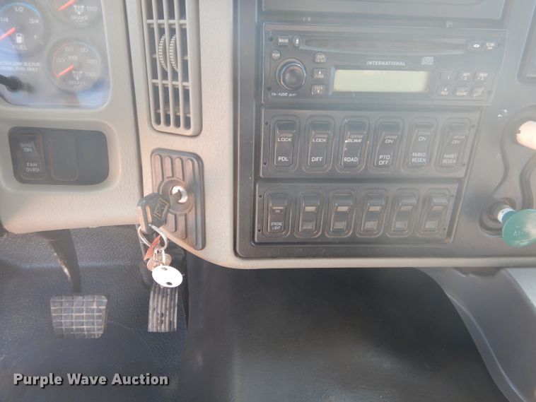 image for item DJ8828 2009 International 7600  hydrovac truck