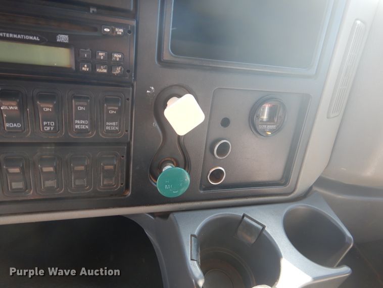 image for item DJ8828 2009 International 7600  hydrovac truck