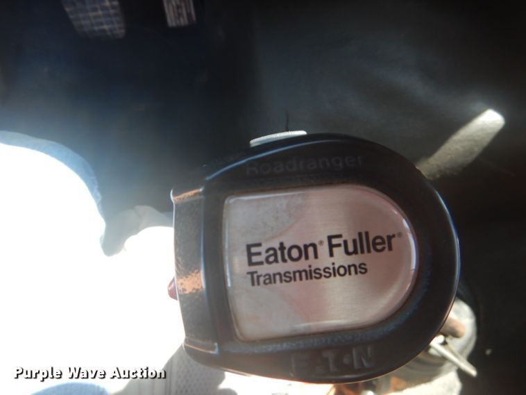 image for item DJ8828 2009 International 7600  hydrovac truck