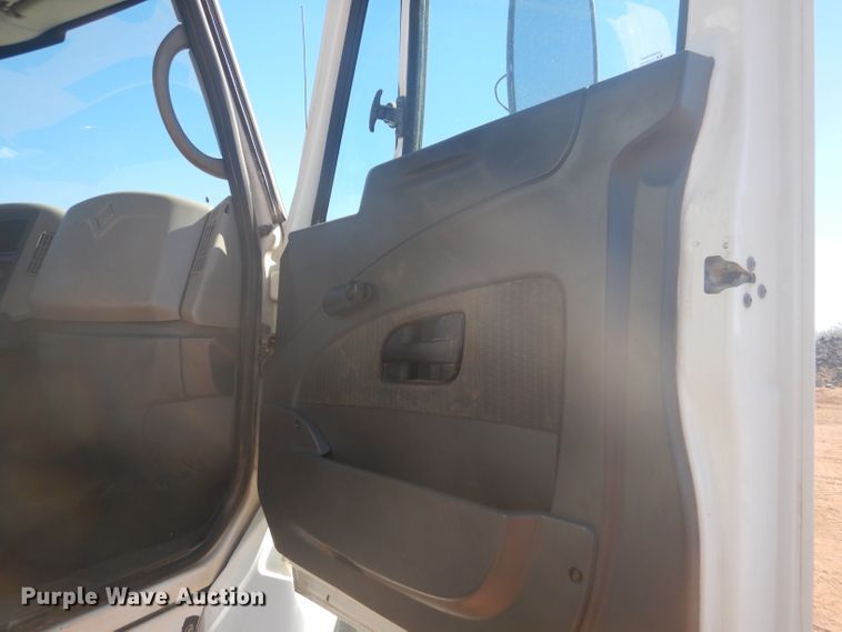 image for item DJ8828 2009 International 7600  hydrovac truck