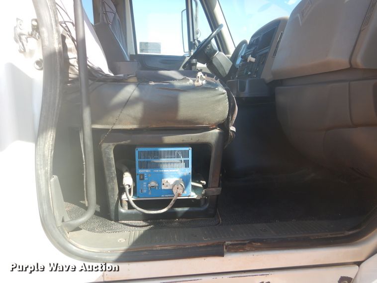 image for item DJ8828 2009 International 7600  hydrovac truck