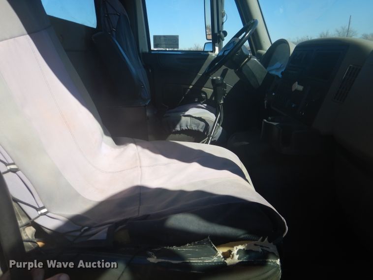 image for item DJ8828 2009 International 7600  hydrovac truck