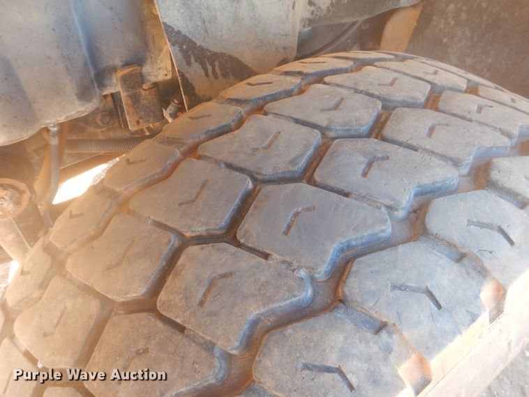 image for item DJ8828 2009 International 7600  hydrovac truck