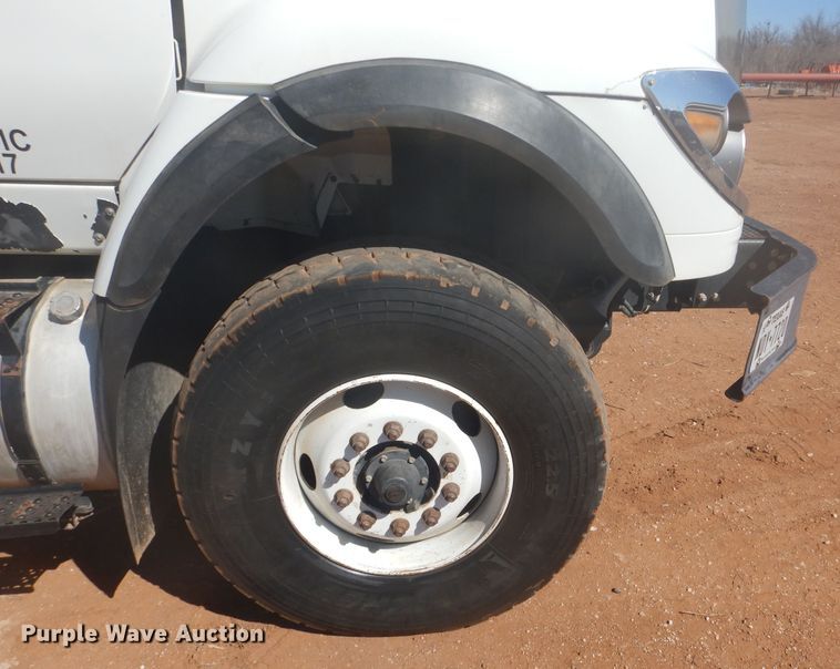 image for item DJ8828 2009 International 7600  hydrovac truck