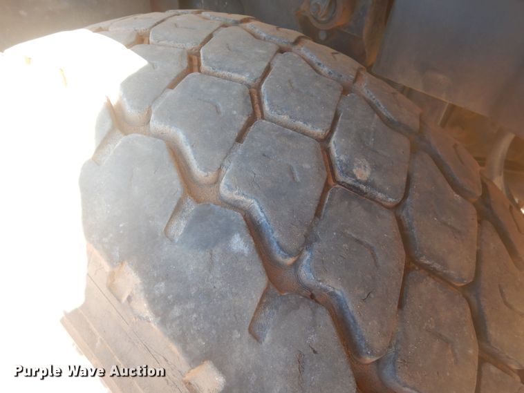 image for item DJ8828 2009 International 7600  hydrovac truck