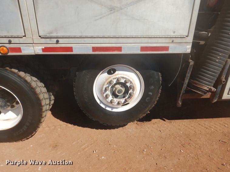 image for item DJ8828 2009 International 7600  hydrovac truck