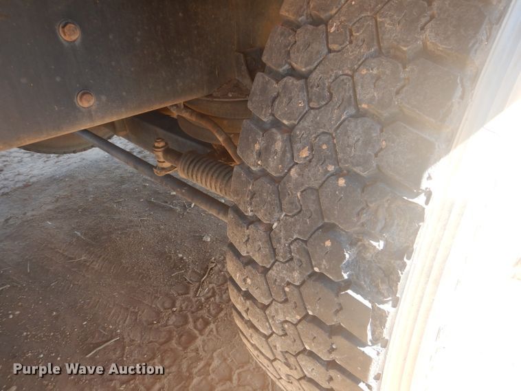 image for item DJ8828 2009 International 7600  hydrovac truck