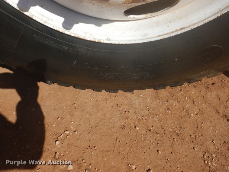 image for item DJ8828 2009 International 7600  hydrovac truck