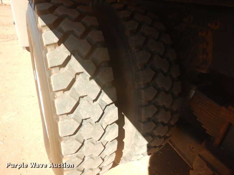 image for item DJ8828 2009 International 7600  hydrovac truck