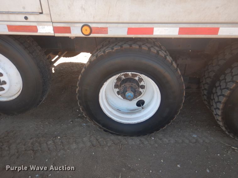 image for item DJ8828 2009 International 7600  hydrovac truck