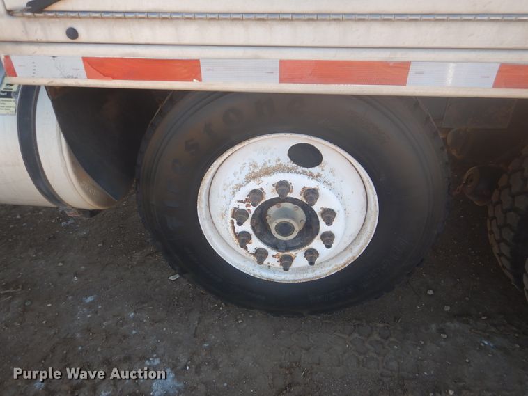 image for item DJ8828 2009 International 7600  hydrovac truck