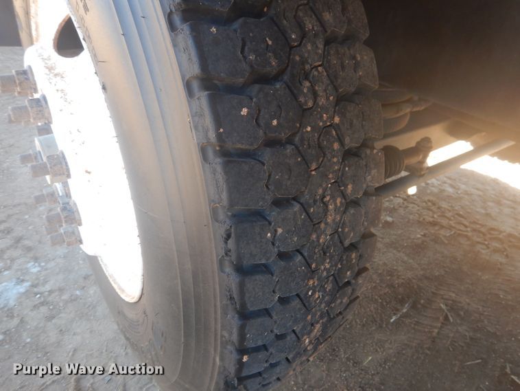 image for item DJ8828 2009 International 7600  hydrovac truck