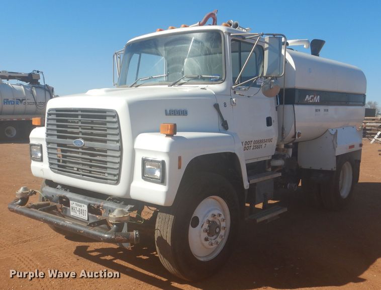 image for item DJ8829 1995 Ford LN8000  water truck