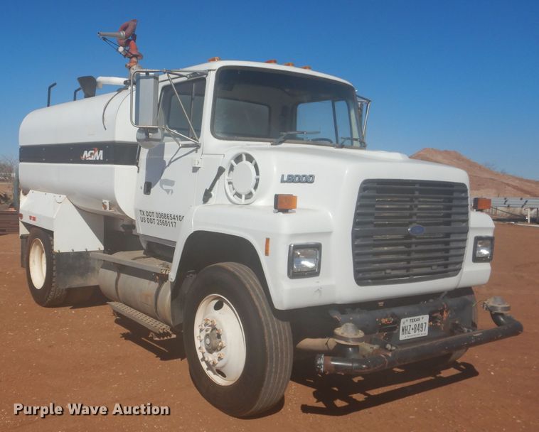 image for item DJ8829 1995 Ford LN8000  water truck