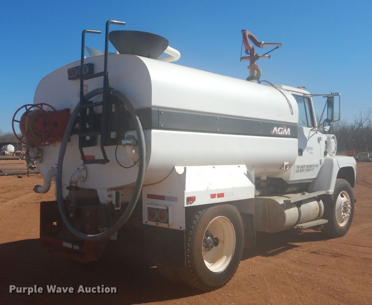 image for item DJ8829 1995 Ford LN8000  water truck