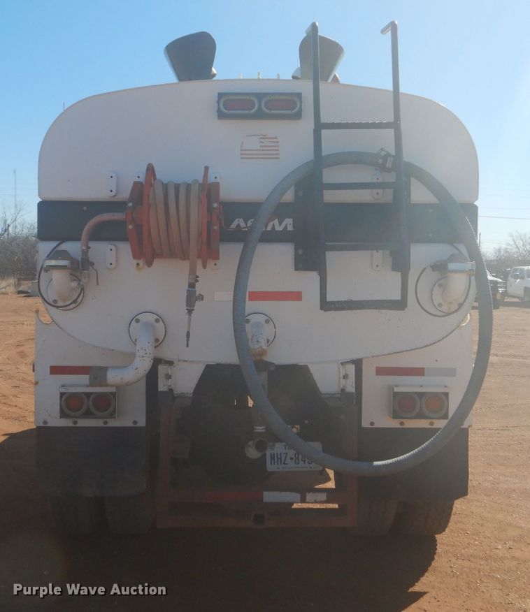 image for item DJ8829 1995 Ford LN8000  water truck