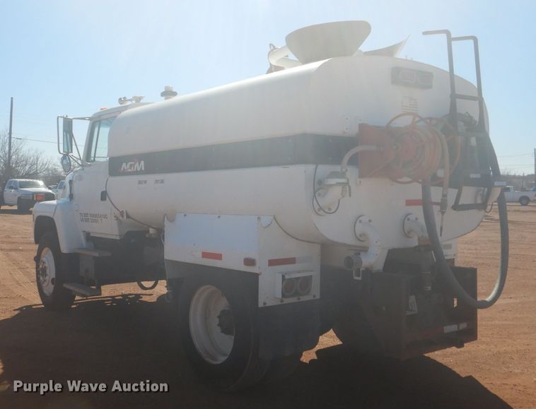 image for item DJ8829 1995 Ford LN8000  water truck