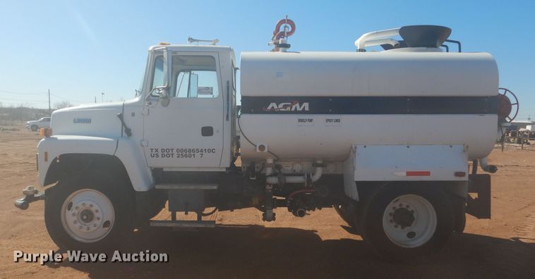 image for item DJ8829 1995 Ford LN8000  water truck