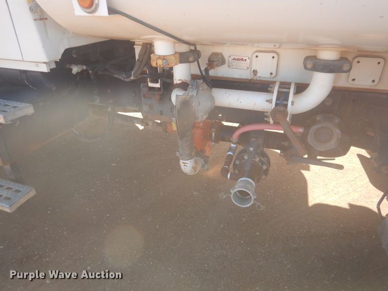 image for item DJ8829 1995 Ford LN8000  water truck