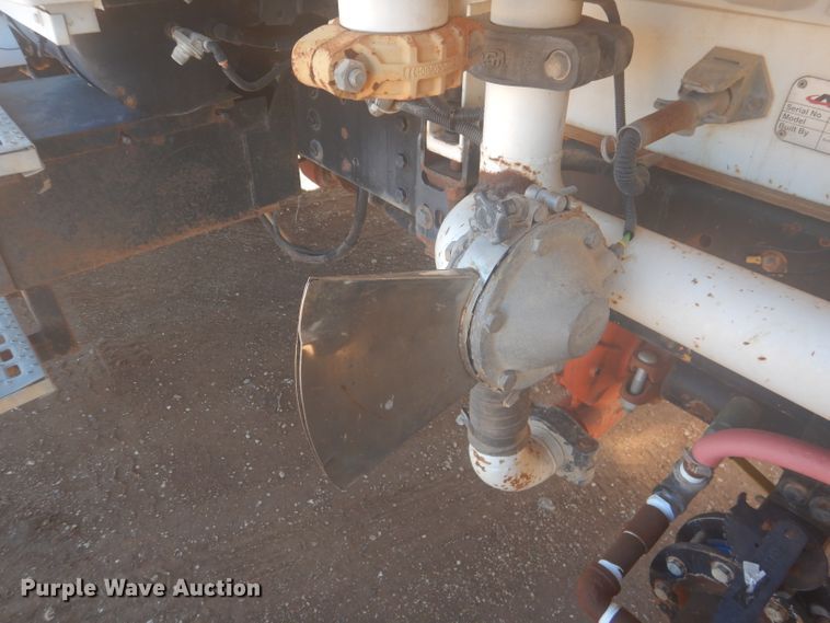 image for item DJ8829 1995 Ford LN8000  water truck