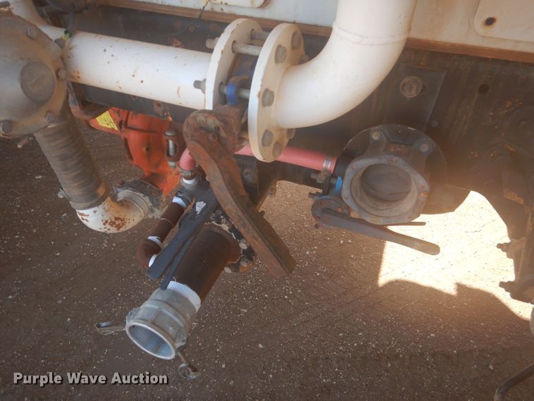 image for item DJ8829 1995 Ford LN8000  water truck