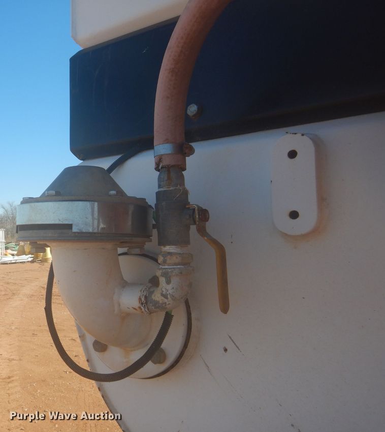 image for item DJ8829 1995 Ford LN8000  water truck