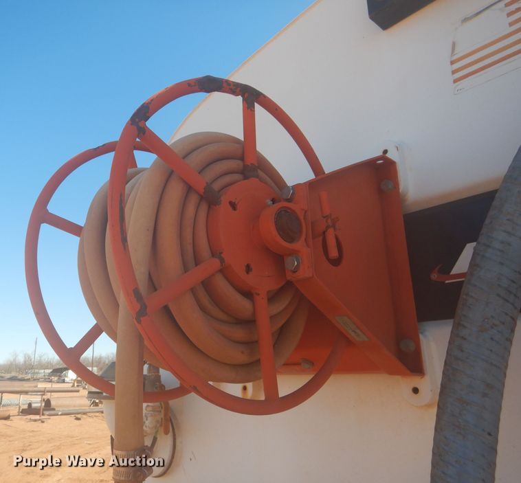 image for item DJ8829 1995 Ford LN8000  water truck