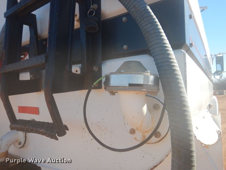 image for item DJ8829 1995 Ford LN8000  water truck