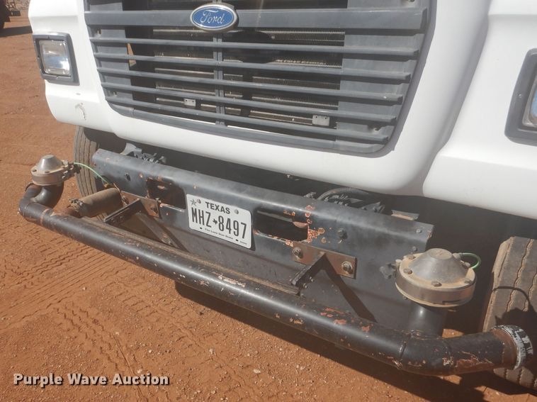 image for item DJ8829 1995 Ford LN8000  water truck