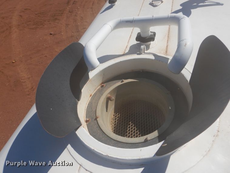 image for item DJ8829 1995 Ford LN8000  water truck