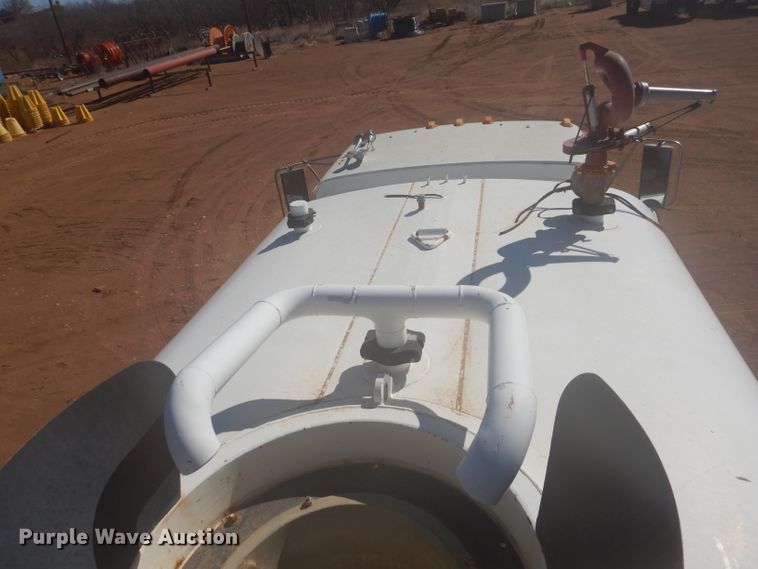 image for item DJ8829 1995 Ford LN8000  water truck