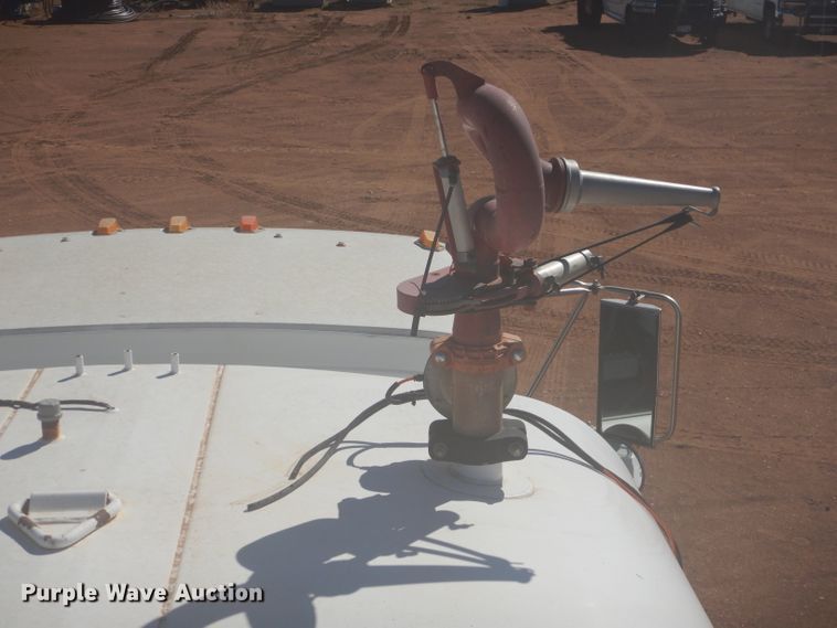 image for item DJ8829 1995 Ford LN8000  water truck