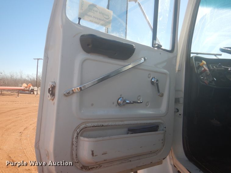 image for item DJ8829 1995 Ford LN8000  water truck