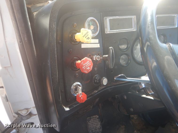 image for item DJ8829 1995 Ford LN8000  water truck