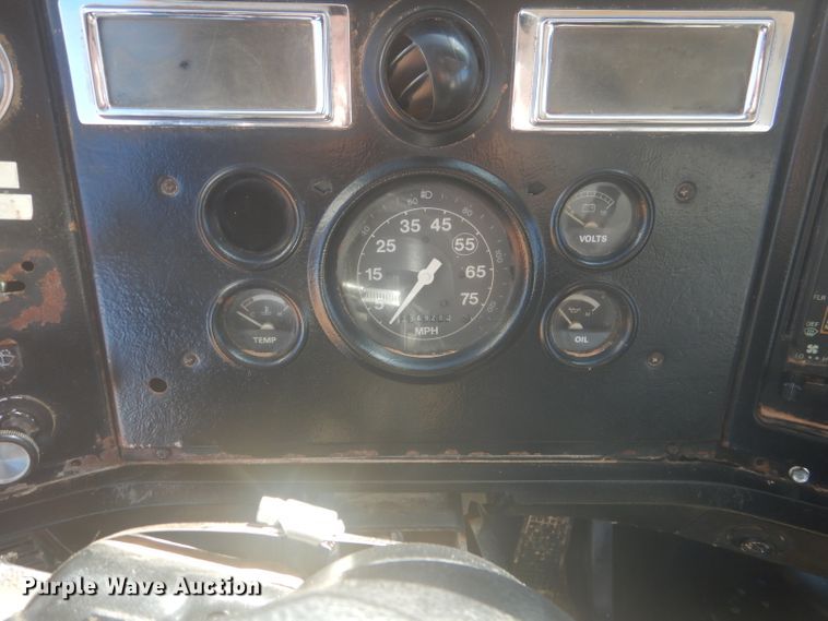 image for item DJ8829 1995 Ford LN8000  water truck