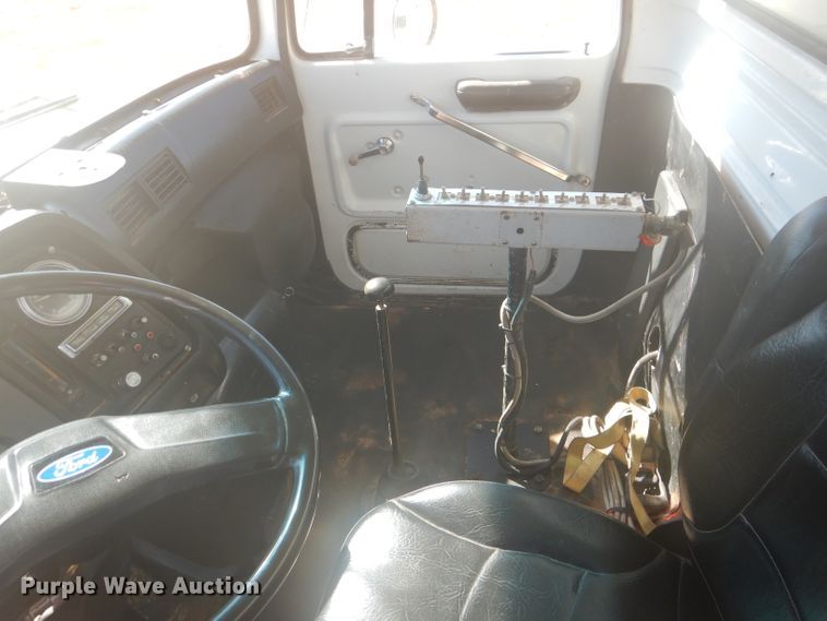 image for item DJ8829 1995 Ford LN8000  water truck