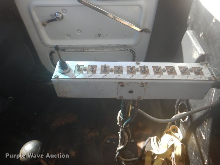 image for item DJ8829 1995 Ford LN8000  water truck