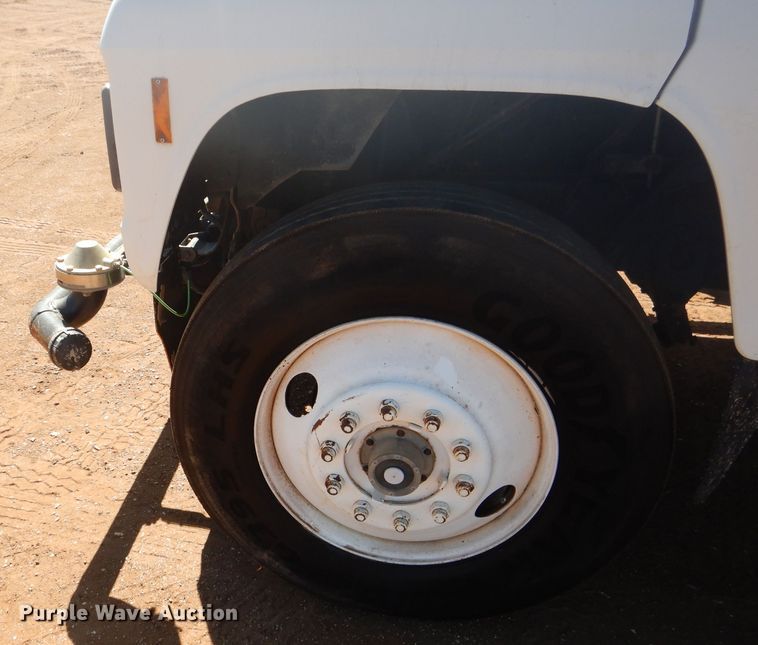 image for item DJ8829 1995 Ford LN8000  water truck