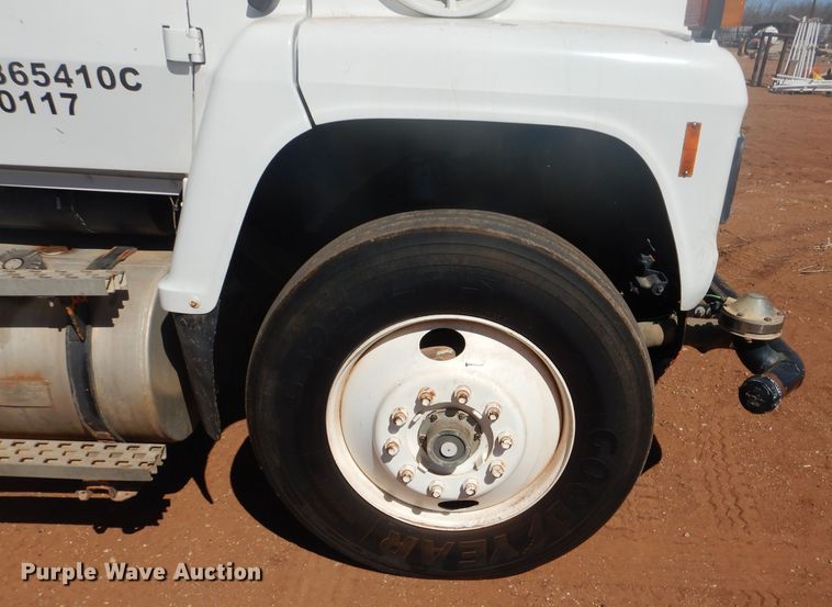 image for item DJ8829 1995 Ford LN8000  water truck