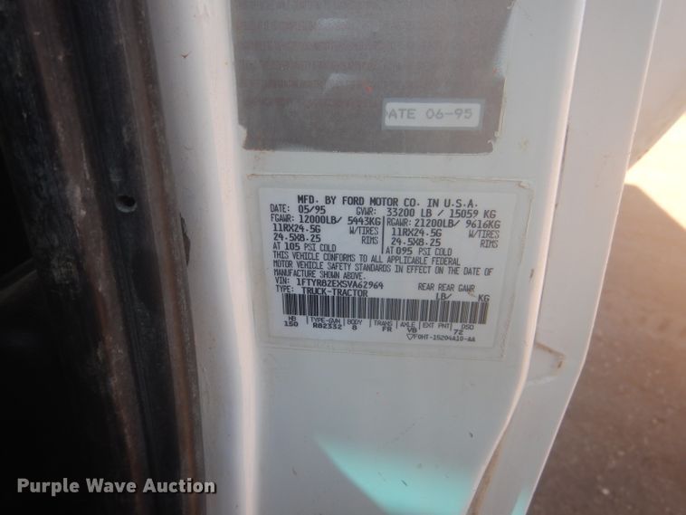 image for item DJ8829 1995 Ford LN8000  water truck