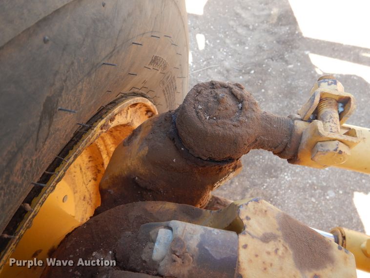 image for item DJ8832 2011 John Deere 770G  motor grader