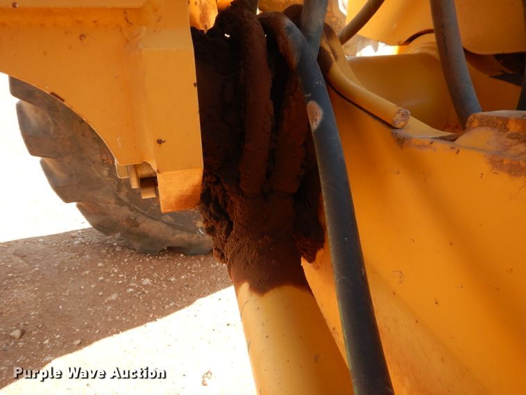 image for item DJ8832 2011 John Deere 770G  motor grader