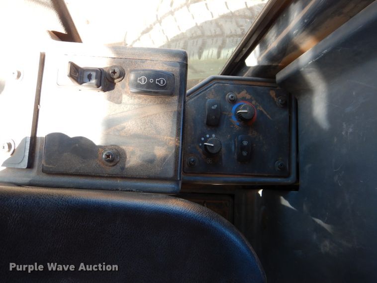 image for item DJ8832 2011 John Deere 770G  motor grader