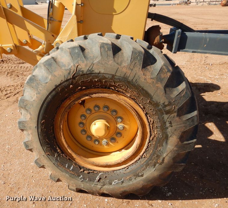 image for item DJ8832 2011 John Deere 770G  motor grader